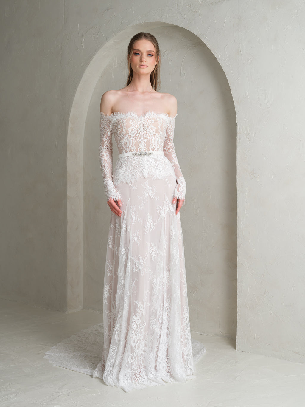 kāzu kleita ar mežģīnēm Rīgā La Luna Bridal salons

minimālisma kāzu kleita dizainera Katya Katya kolekcija

boho stila līgavas kleita pielaikošanā Rīgas kāzu salonā
nāriņas silueta kāzu kleita
minimalistiska kāzu kleita ligavai
mežģīņu kāzu kleita klasiskai līgavai