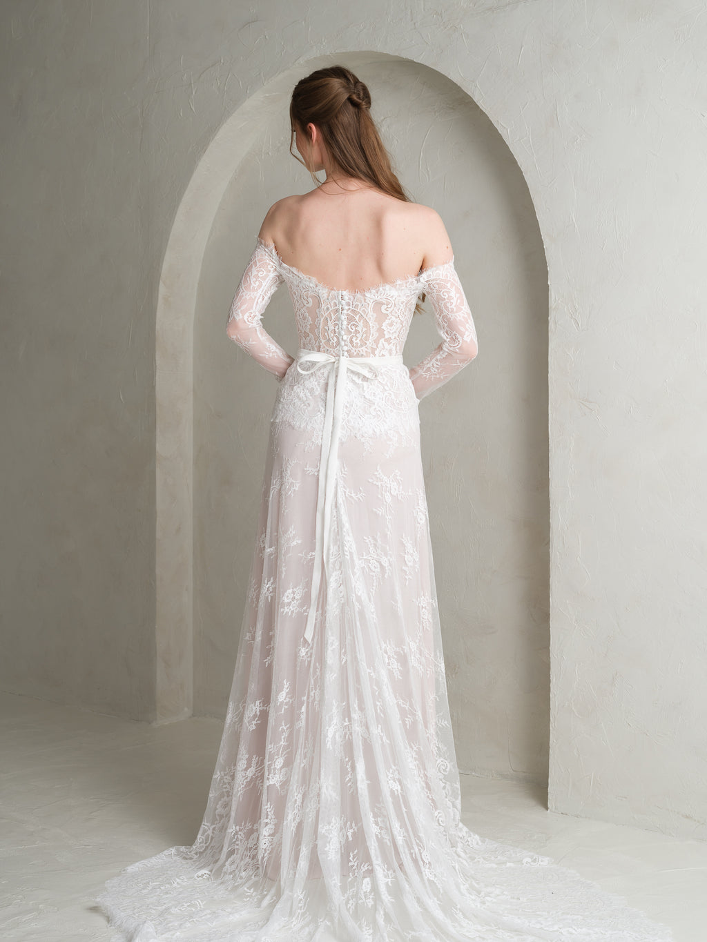kāzu kleita ar mežģīnēm Rīgā La Luna Bridal salons

minimālisma kāzu kleita dizainera Katya Katya kolekcija

boho stila līgavas kleita pielaikošanā Rīgas kāzu salonā
nāriņas silueta kāzu kleita
minimalistiska kāzu kleita ligavai
mežģīņu kāzu kleita klasiskai līgavai