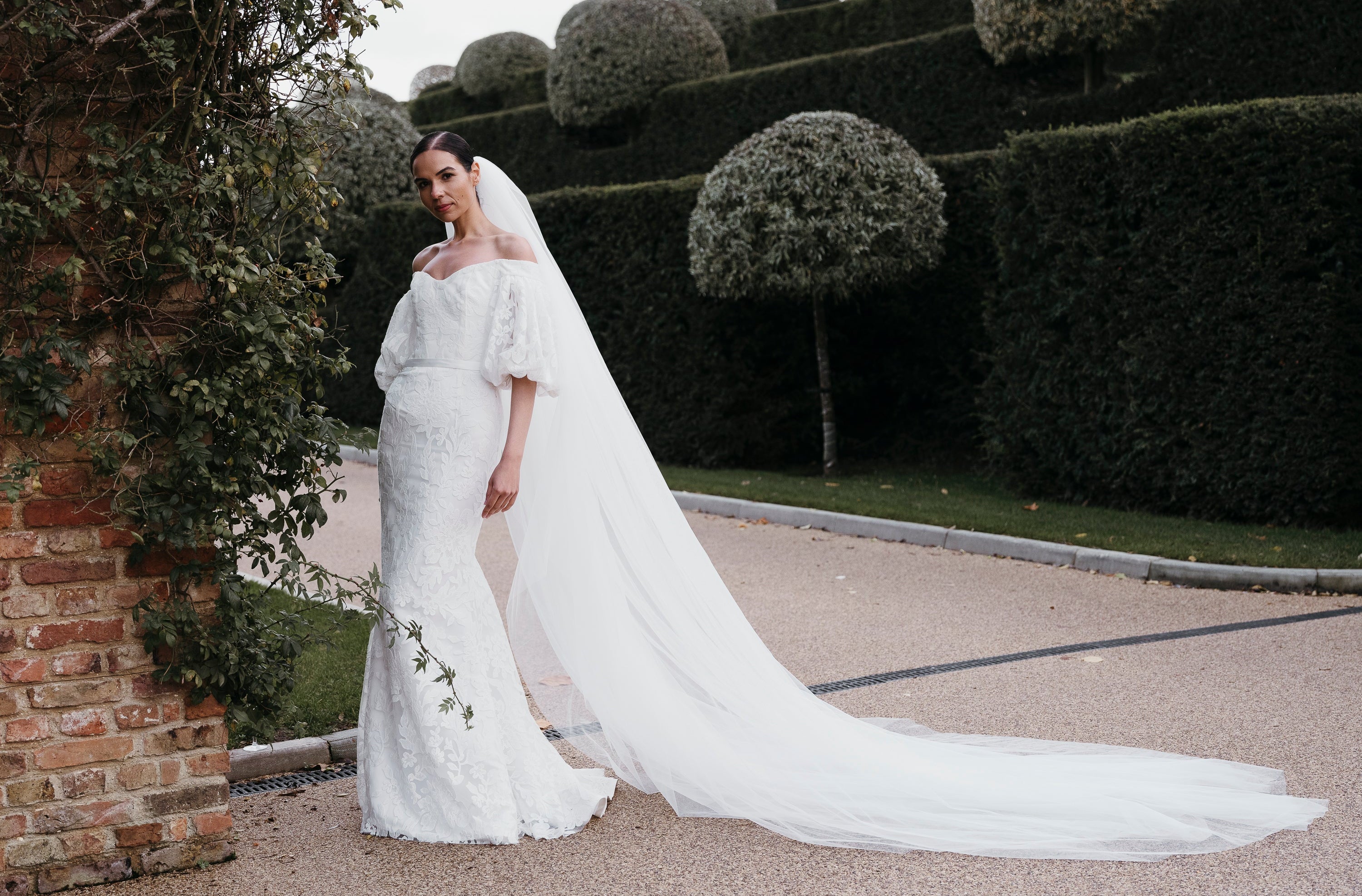 kāzu kleita ar mežģīnēm Rīgā La Luna Bridal salons

minimālisma kāzu kleita dizainera Katya Katya kolekcija

boho stila līgavas kleita pielaikošanā Rīgas kāzu salonā
nāriņas silueta kāzu kleita
minimalistiska kāzu kleita ligavai
mežģīņu kāzu kleita klasiskai līgavai
