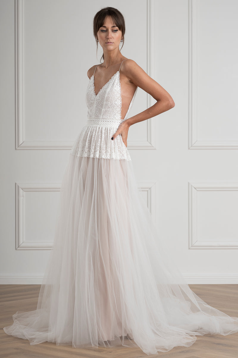 bride wearing a white lace wedding dress with nude wedding tulle skirt boho style bride vintage wedding dress classic bride elegant wedding dress