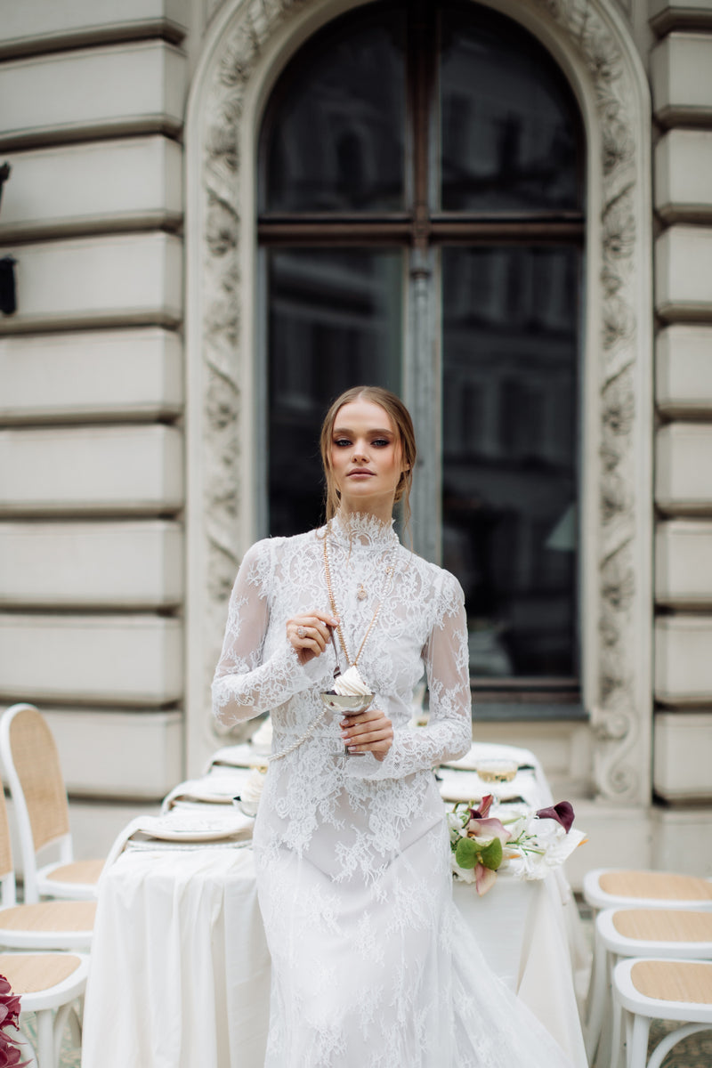 kāzu kleita ar mežģīnēm Rīgā La Luna Bridal salons

minimālisma kāzu kleita dizainera Katya Katya kolekcija

boho stila līgavas kleita pielaikošanā Rīgas kāzu salonā
nāriņas silueta kāzu kleita
minimalistiska kāzu kleita ligavai
mežģīņu kāzu kleita klasiskai līgavai