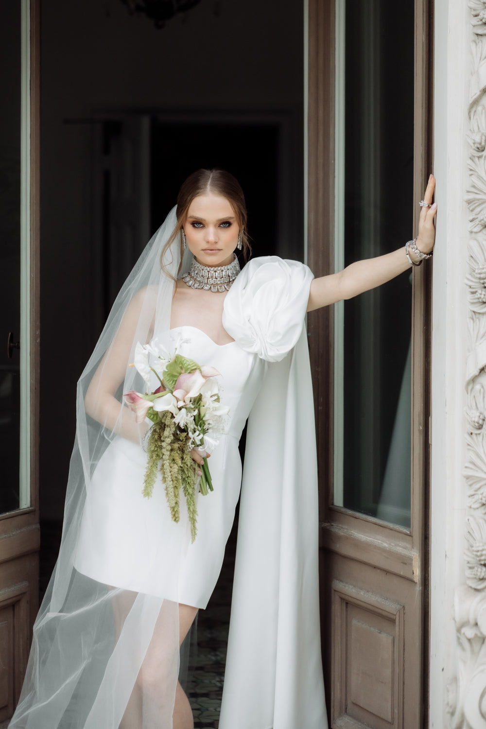 Munimalistiska kāzu kleita no kāzu salona La Luna bridal Alberta iela 1 Rīgā