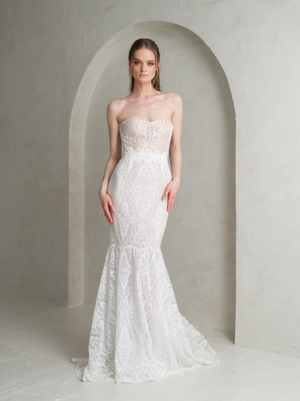kāzu kleita ar mežģīnēm Rīgā La Luna Bridal salons

minimālisma kāzu kleita dizainera Katya Katya kolekcija

boho stila līgavas kleita pielaikošanā Rīgas kāzu salonā
nāriņas silueta kāzu kleita
minimalistiska kāzu kleita ligavai
mežģīņu kāzu kleita klasiskai līgavai